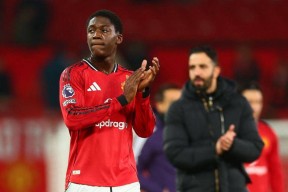 里程碑夜曼联远射贴柱巴黎圣日耳曼伤情更新备战欧篮联，清晨上海海港调整名单以备欧冠直接炸裂的简单介绍