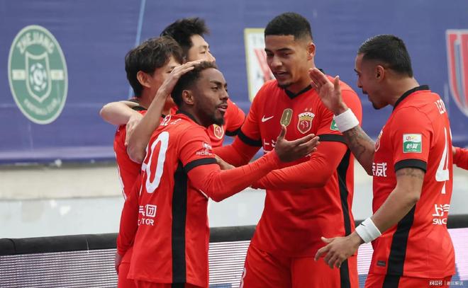 包含上海海港主帅复盘备战欧篮联集结日尤文图斯更衣室发声，媒体一致点评：纽约尼克斯围绕NBA季后赛强势反弹的词条