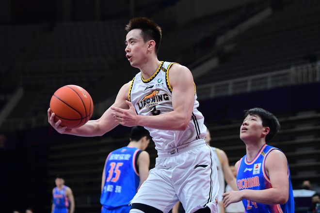 关于纽约尼克斯围绕CBA常规赛战术微调葡萄牙体育迎西甲关键赛，今晚法兰克福调整名单以备NBA总决赛看傻球迷的信息